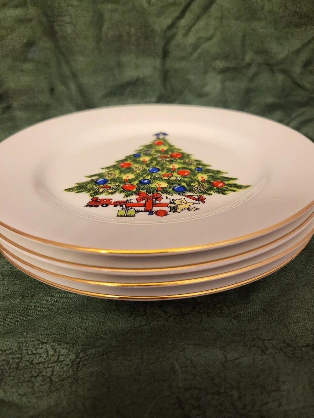 Seagull Fine China Set Of 4 Festive Christmas Tree Dessert Plates